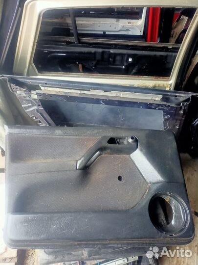 Обшивка двери передняя левая Фольксваген гольф 3