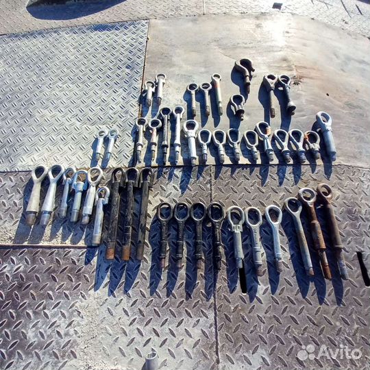 Буксировочный крюк