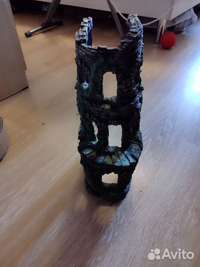 Замок в аквариум