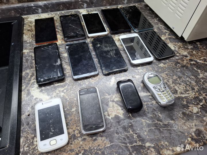 Телефоны одним лотом