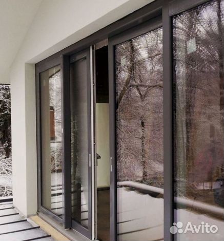 Дверь алюминиевая