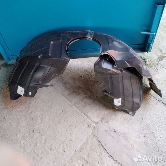 Продам подкрылки Форд мондео 2001-2008г