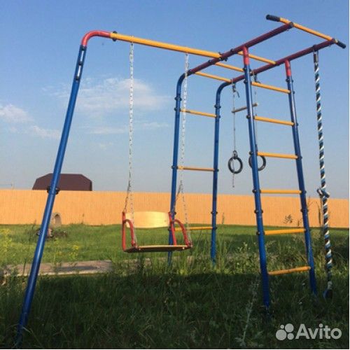 Уличный спортивный комплекс 