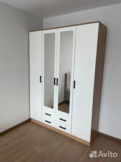 Шкаф распашной с зеркалом