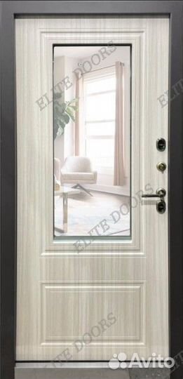 Парадная металлическая входная дверь с окном