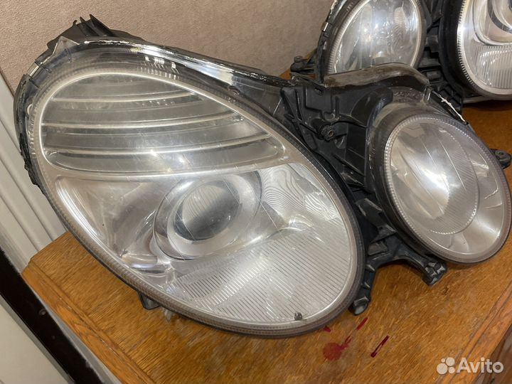 Передняя правая и левая фара w211