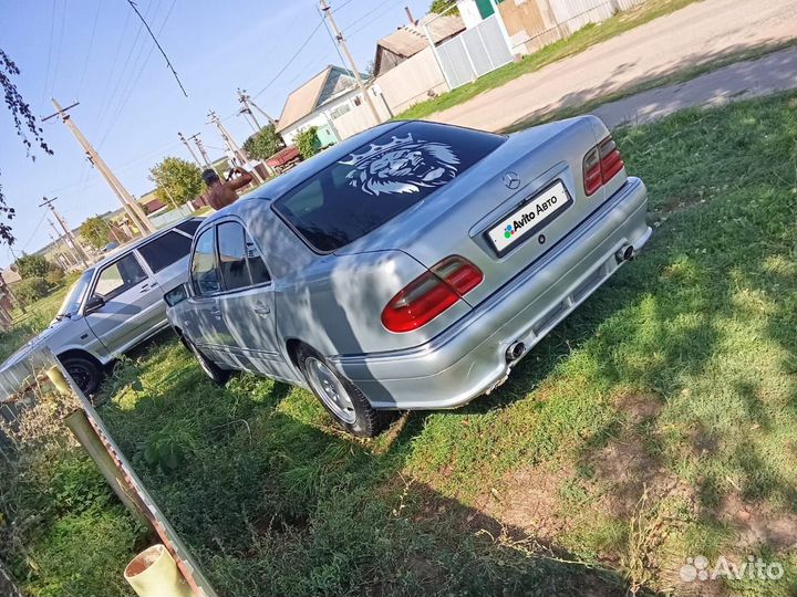 Mercedes-Benz E-класс 2.4 МТ, 1998, битый, 390 000 км