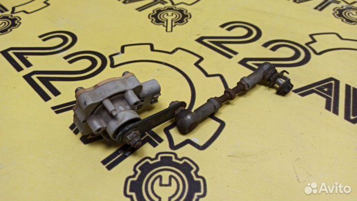 Датчик положения кузова задний левый Toyota