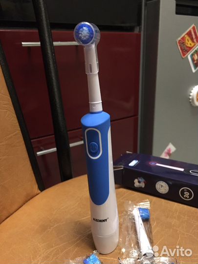 Электрическая зубная щётка