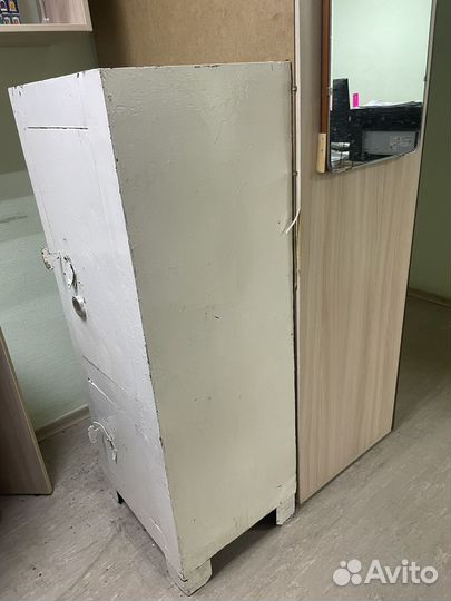 Сейф металлический