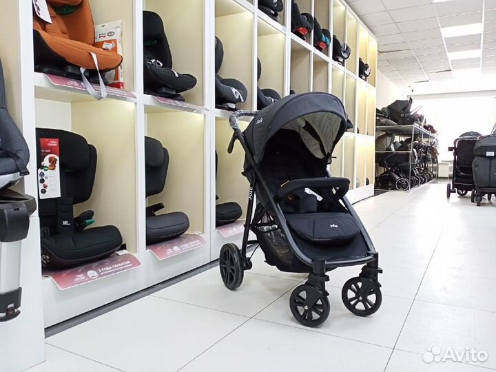 Прогулочная коляска Joie Litetrax 4 DLX Coal