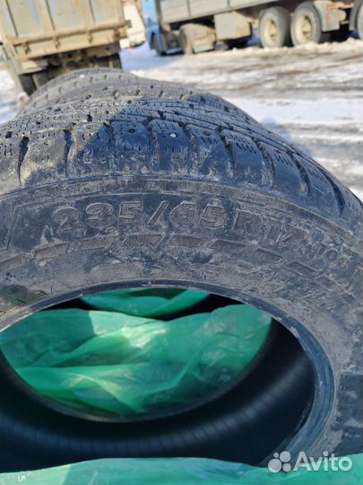 Nokian Tyres Hakkapeliitta 7 SUV 235/65 R17
