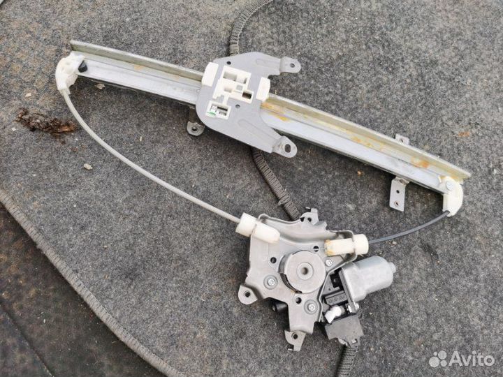 Стеклоподъемник задний правый Infiniti G35 V36