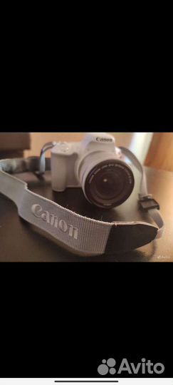 Зеркальный фотоаппарат Canon EOS 200D