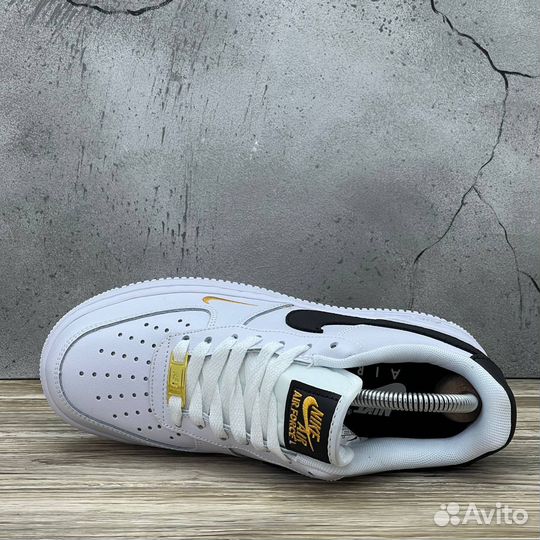 Кроссовки Nike Air Force 1 Low White/Black/Gold