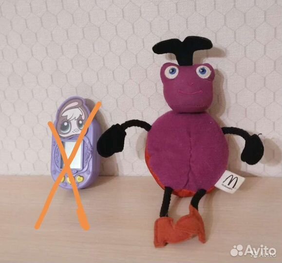 Игрушки Макдональдс 2007г,брелок-конфетница m&m's