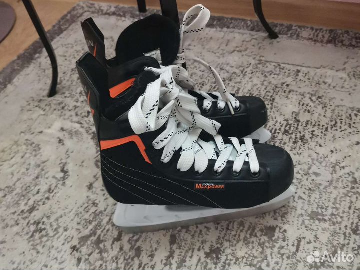 Коньки хоккейные