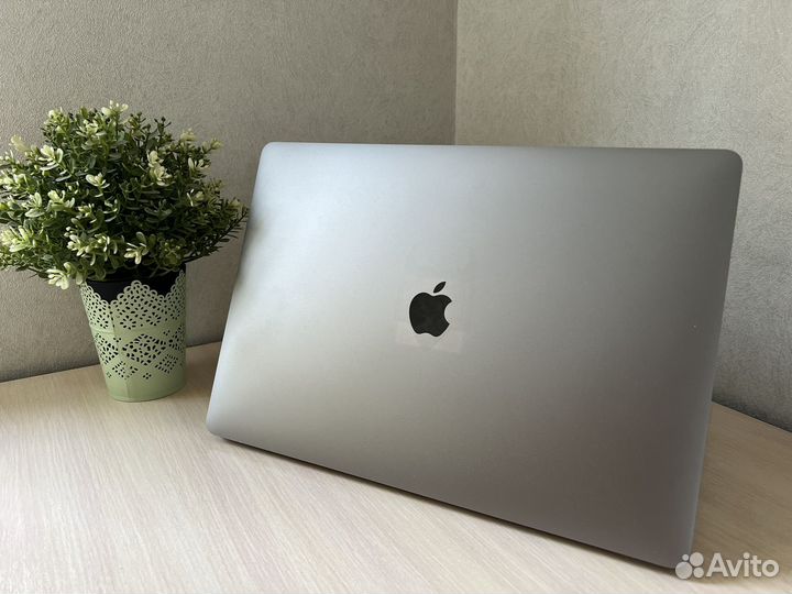 Apple MacBook Pro 15 2019 i9/32/1TB