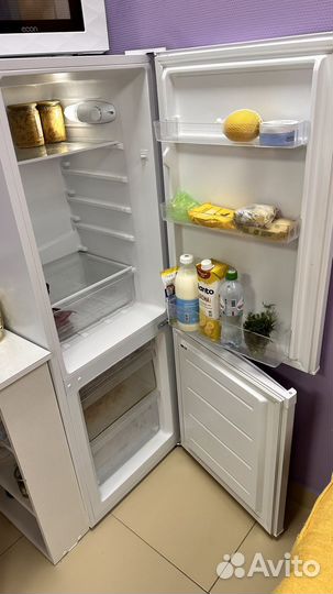 Холодильник с морозильной камерой Hi