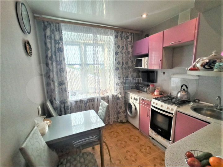 2-к. квартира, 50 м², 3/3 эт.