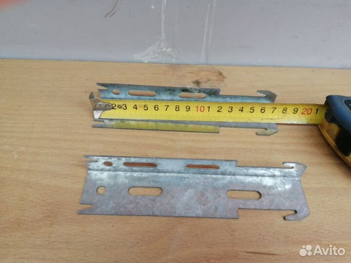 Кронштейн для стального радиатора высотой 300