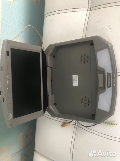 Монитор в автомобиль на потолок