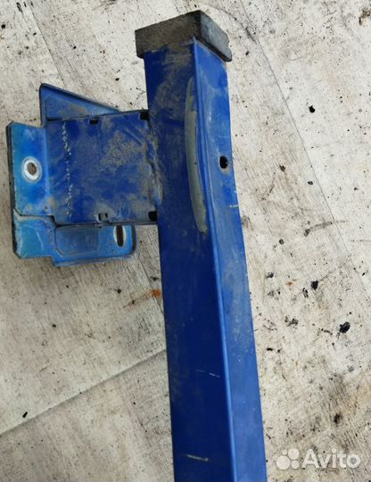 Усилитель заднего бампера Fiat Doblo