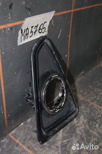 Накладка фары противотуманной правой - Toyota RAV4