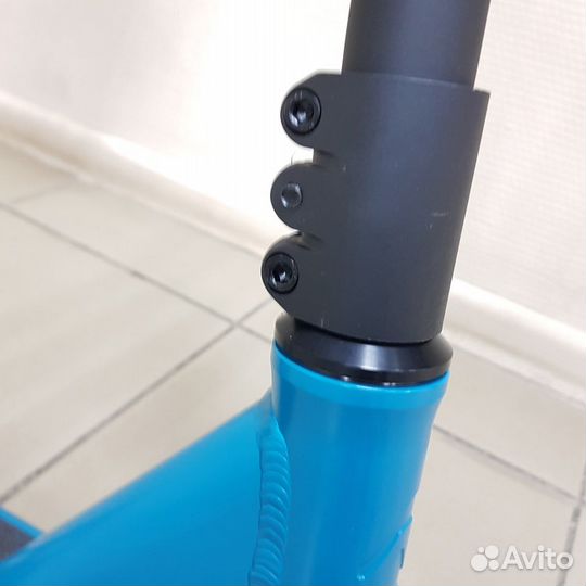 Экстравагантный трюковой самокат