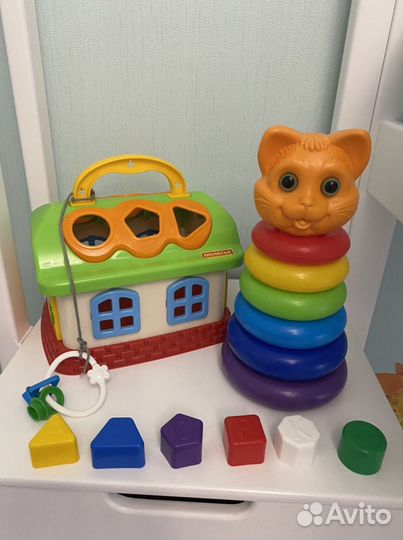 Развивающие игрушки домик-сортер пирамидка