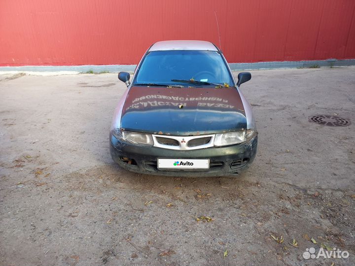 Mitsubishi Carisma 1.6 МТ, 1998, битый, 400 000 км