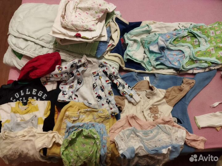 Детские вещи и одеяла