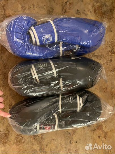 Боксерские перчатки reyvel новые 14 унций