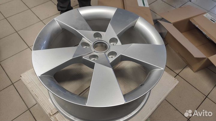 Диск на skoda Octavia A7 R17 ET 49 denom