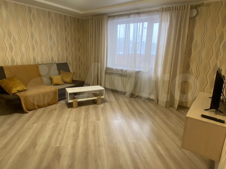 2-к. квартира, 65 м², 2/10 эт.