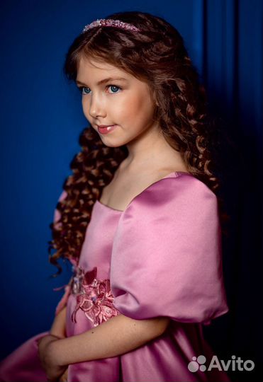 Продам праздничное платье для девочки на 6-8 лет