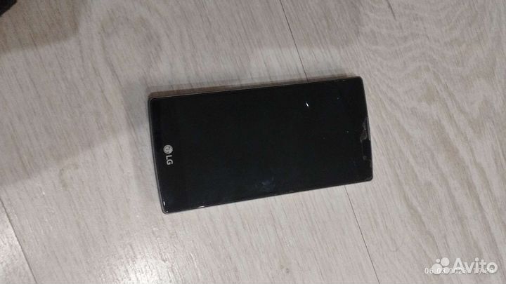 Мобильный телефон LG