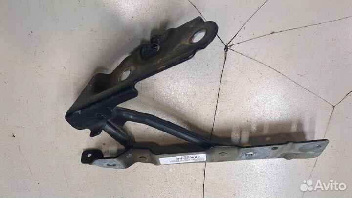 Петля крышки багажника левая Dodge Challenger 2014, 2016