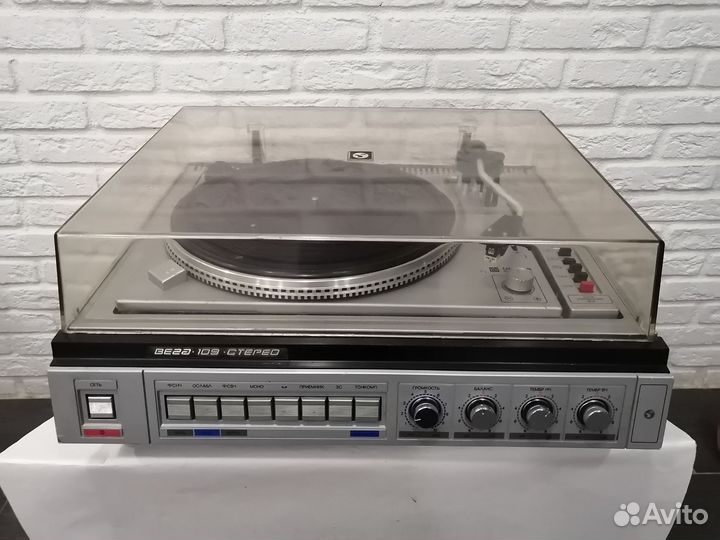 Проигрыватель винила Вега