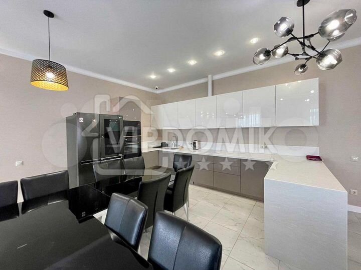 Коттедж 361 м² на участке 10 сот.