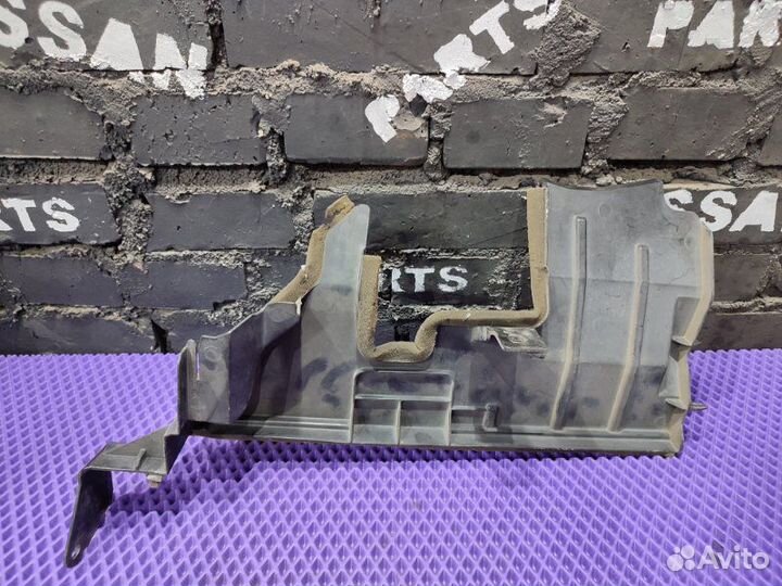 Дефлектор радиатора передний левый Nissan Note E12