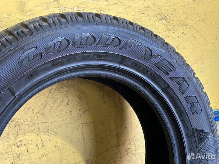 Goodyear UltraGrip 500 225/65 R17 102T