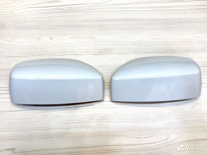 Накладка правого зеркала Niva Travel белая