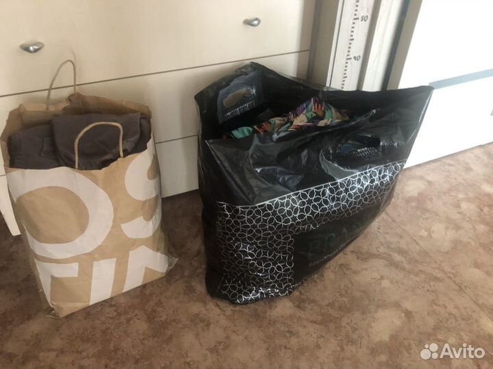 Два пакета женских вещей