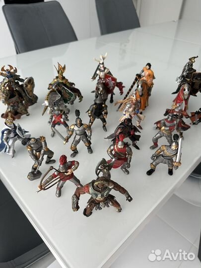 Коллекция фигурок рыцарей и воинов papo