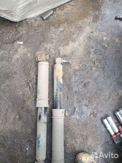 Задние амортизаторы Renault Megane 2