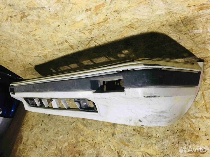 Бампер передний Седан Toyota Crown S120 Белыйдефек