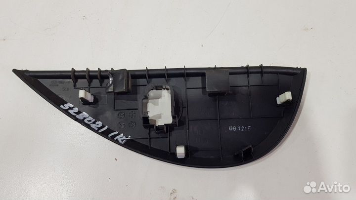 Накладка на торпедо правая (Kia Sportage)