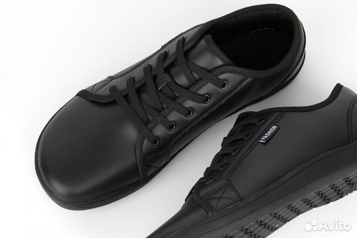 Босоногие черные кеды