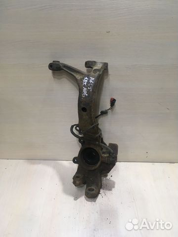 Кулак передний левый Ауди А6 С5 8D0407257J